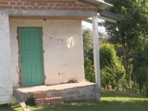 Casa onde morava bebê morto em Farroupilha, RS (Foto: Reprodução/RBS TV)
