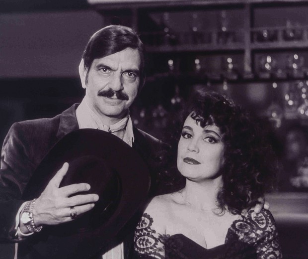 Sinhozinho Malta (Lima Duarte) e Viúva Porcina (Regina Duarte) são personagens de destaque da novela Roque Santeiro (Globo, 1985) (Foto: Divulgação/TV Globo)