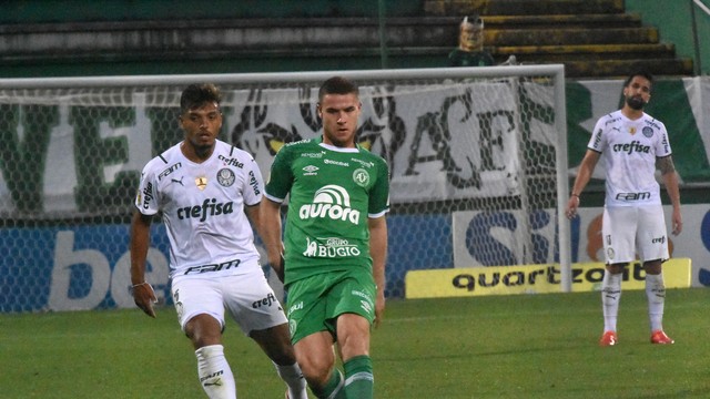 Gabriel Menino e Busanello em Chapecoense x Palmeiras