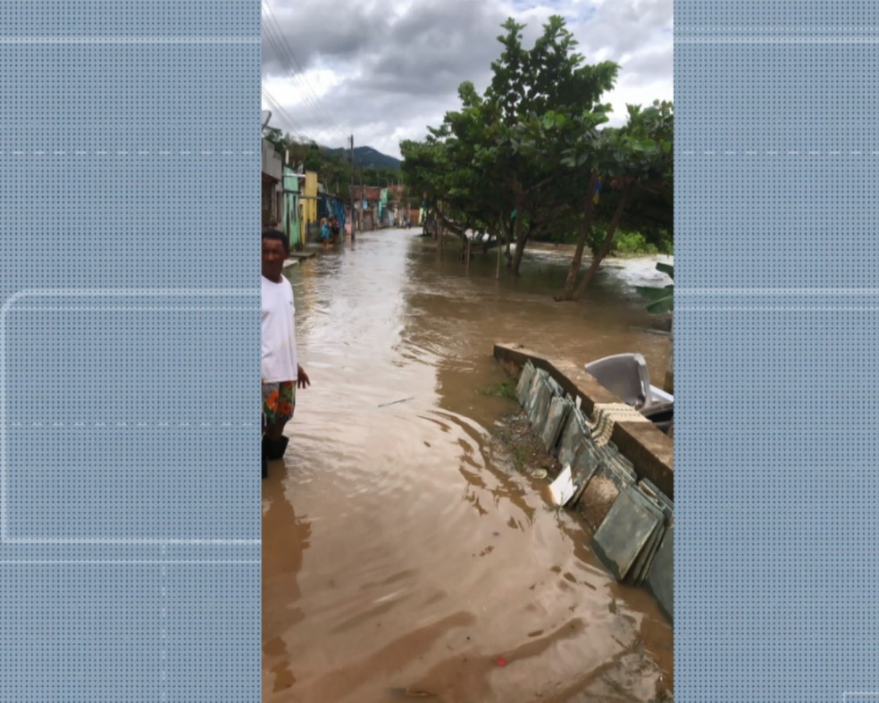 Chuva causa transtornos em Ibicaraí — Foto: Redes sociais