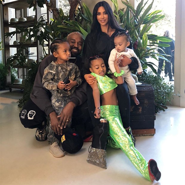 Kim Kardashian com a família (Foto: Instagram)