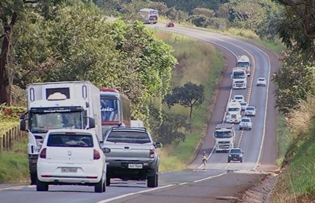 Trecho da BR-364 será leiloado em Goiás (Foto: Reprodução/TV Anhanguera)