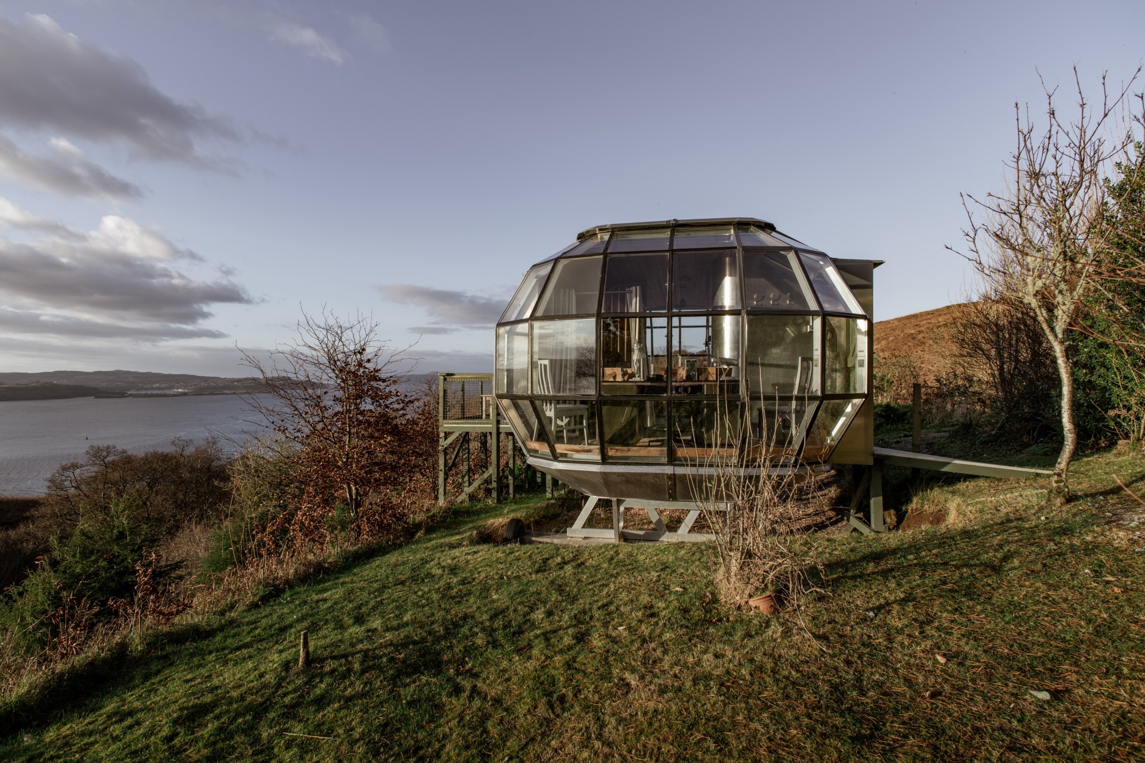 Residência modular e sustentável com vista imperdível está disponível no Airbnb (Foto: Reprodução/ Airbnb)