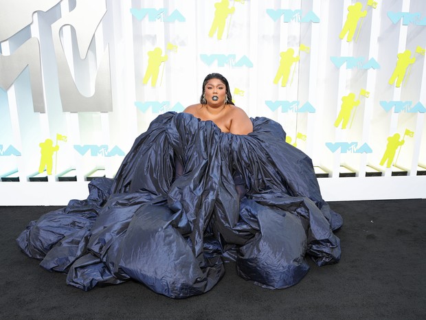 NEWARK, NEW JERSEY - AUGUST 28: Lizzo attends the 2022 MTV VMAs at Prudential Center on August 28, 2022 in Newark, New Jersey. (Photo by Arturo Holmes/FilmMagic) (Foto: FilmMagic)