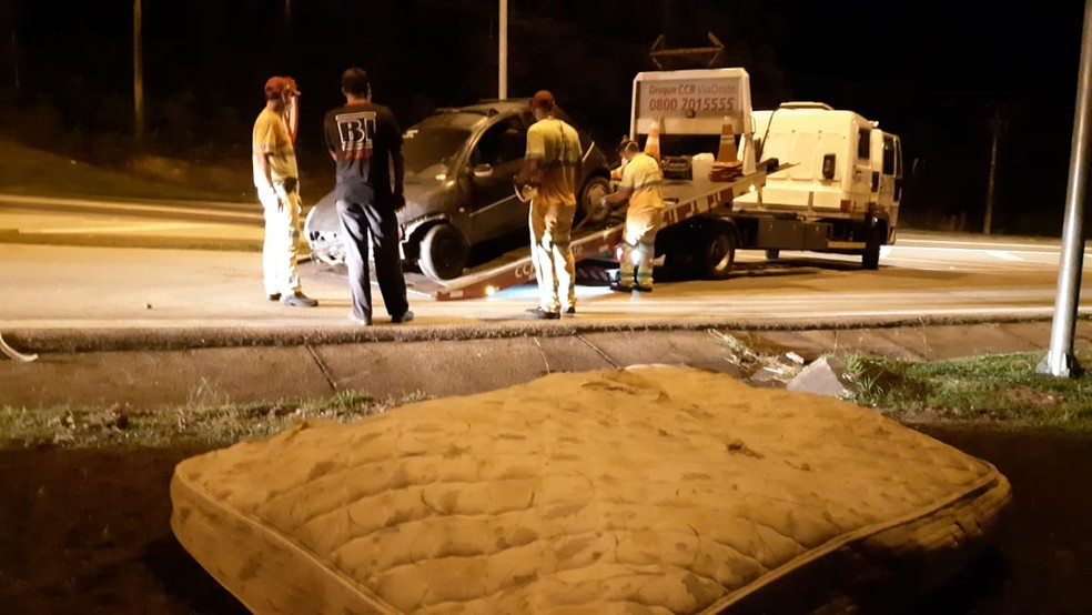 Motorista tenta desviar de colch&atilde;o em rodovia e acaba batendo o ve&iacute;culo &mdash; Foto: Arquivo Pessoal