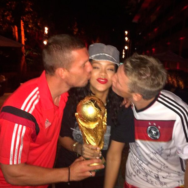 Podolski, Rihanna e Shweinsteiger  (Foto: Reprodução/Instagram)