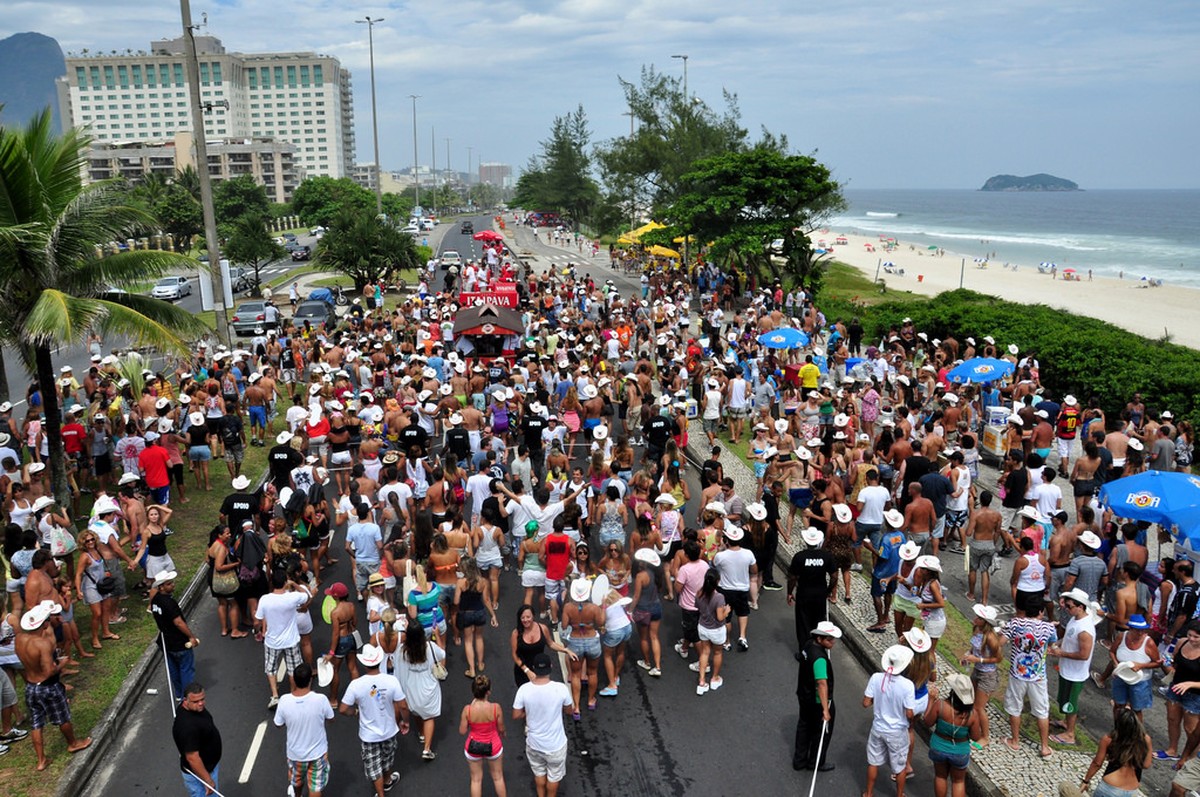 Regras do carnaval de rua na Barra da Tijuca proíbem micareta na praia Rio de Janeiro G1