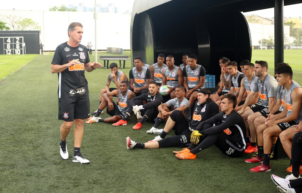 Ataque do Corinthians segue indefinido sob o comando de Mancini