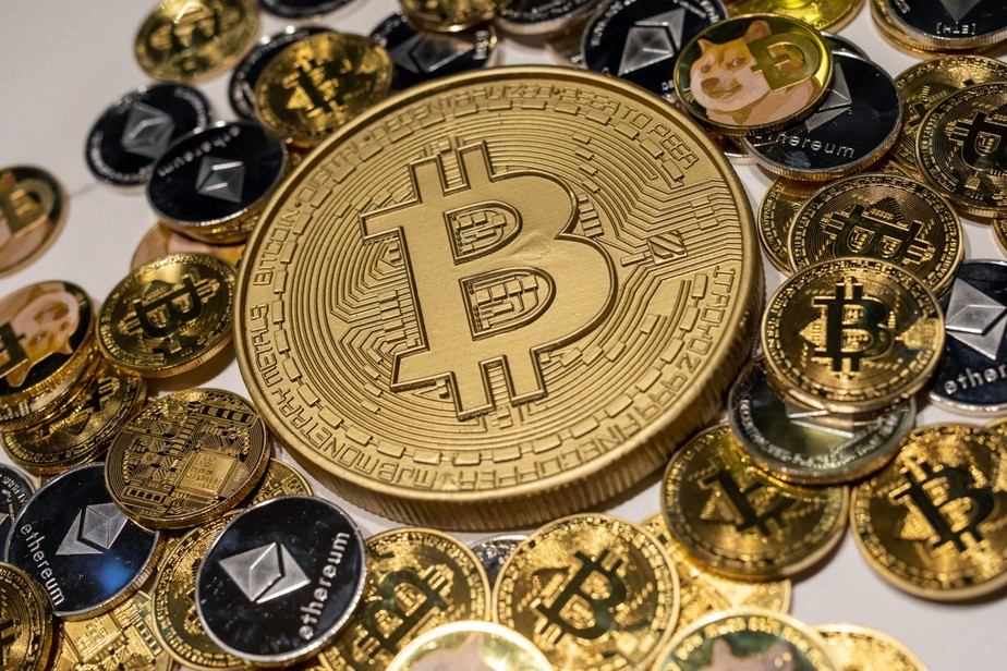 Bitcoin e outras criptomoedas registraram fortes quedas nesta segunda