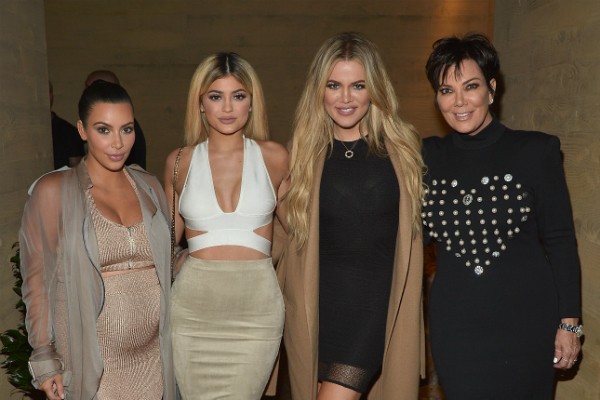 A empresária Kris Jenner com as filhas: Kim Kardashian, Kylie Jenner e Khloé Kardashian (Foto: Getty Images)