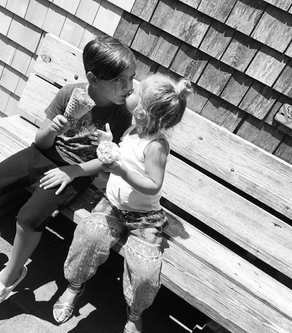 Uma foto do ensaio de Kourtney Kardashian com os filhos (Foto: Instagram)