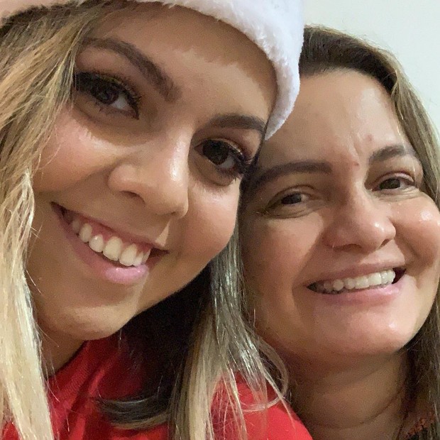 Dubladora Ana Lucia Menezes e a filha, Bia Menezes (Foto: Reprodução/Instagram)