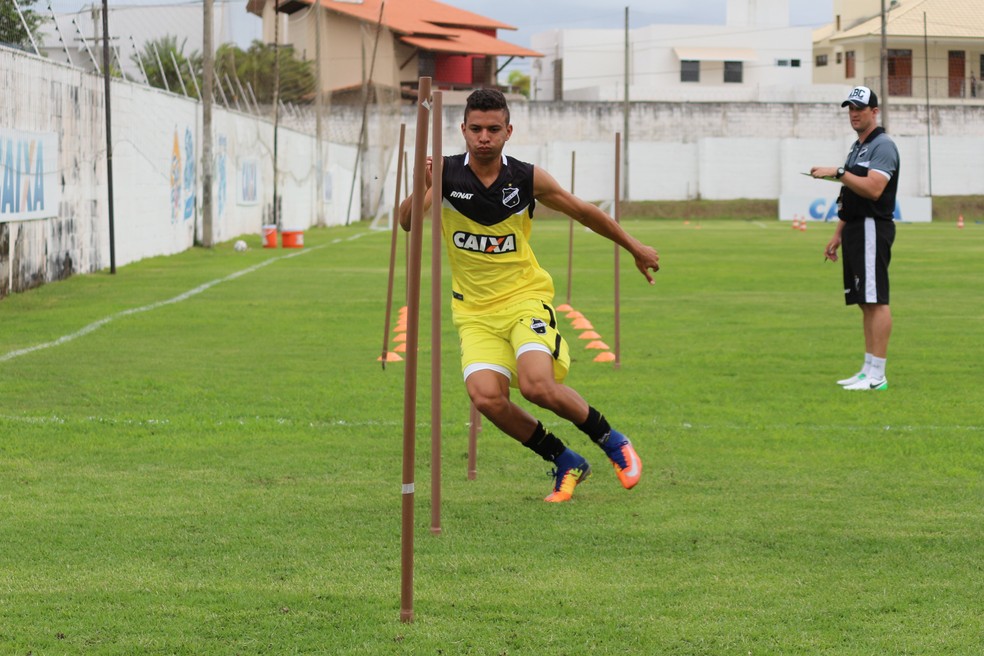 Erivélton acredita que permanência da maioria dos titulares pode fazer a diferença (Foto: Andrei Torres/ABC FC)