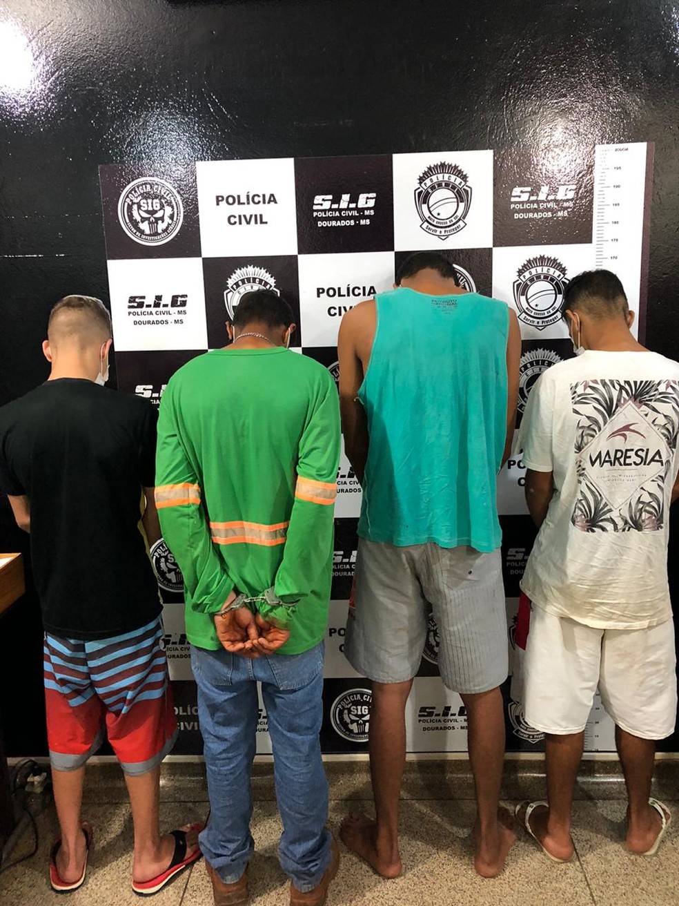 Polícia encontrou adolescente e também prendeu foragidos da Justiça em MS — Foto: Polícia Civil/Divulgação