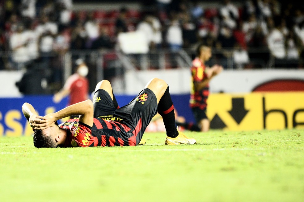 Paulinho Moccelin lamenta derrota do Sport para o São Paulo — Foto: Marcos Ribolli