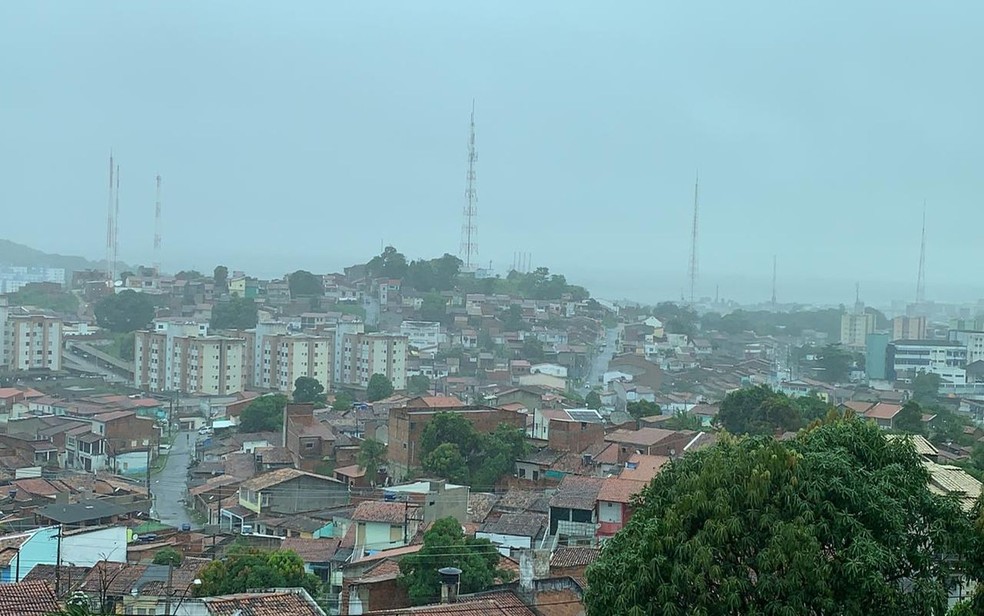 Chuva em Aracaju — Foto: Michele Costa/TV Sergipe/Arquivo