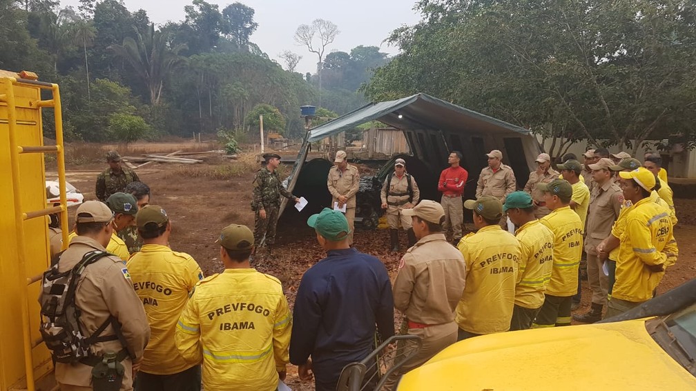 Equipes recebem orientações em combate de incêndio na reserva Jacundá — Foto: 17ª Brigada/Divulgação