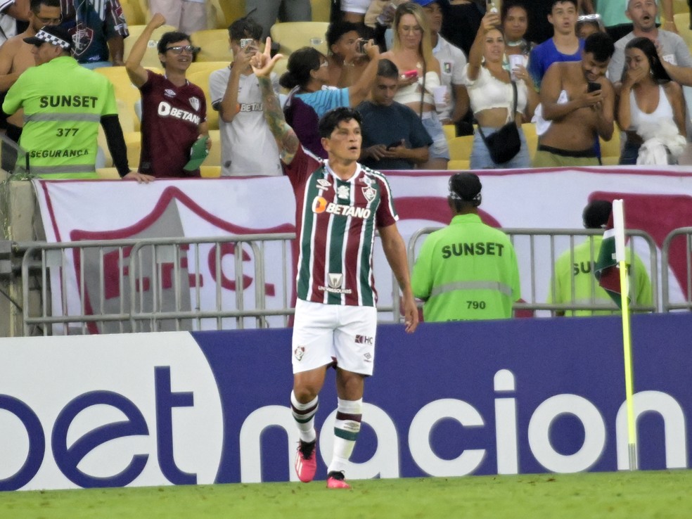 Cano, do Fluminense, faz o L em comemoração do gol contra o Vasco — Foto: André Durão