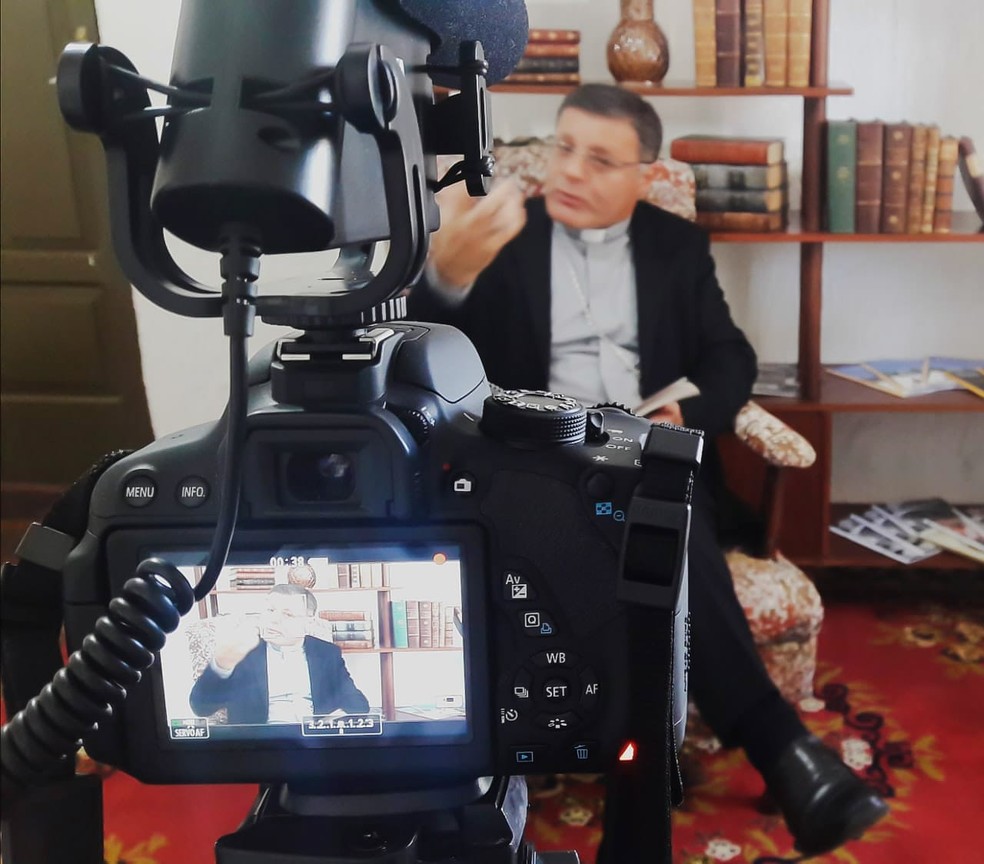 Bispo criou canal no Youtube para falar sobre evangelhos do dia (Foto: Divulgação/Diocese de São Carlos)