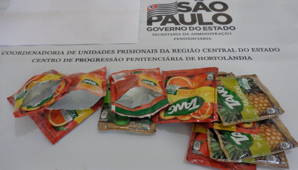 Agentes do CPP de Hortolândia (SP) impediram entrada de 232 gramas de cocaína escondidos dentro de embalagens de suco — Foto: Secretaria da Administração Penitenciária (SAP)