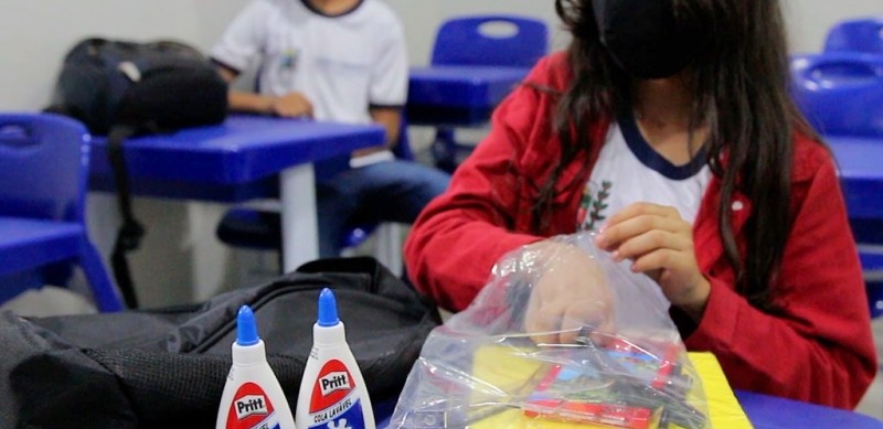 Araxá inicia entrega de materiais escolares e uniformes para alunos da rede municipal 