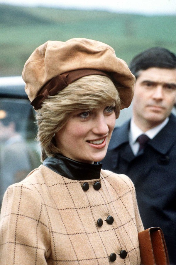 Diana, Princess of Wales, wearing a Stephen Jones beret on an official visit to Wales in 1982 (Foto: InDigital)