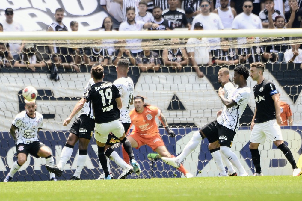 Cássio diz que Vítor Pereira deve ter gostado do Corinthians, pede ajuda a atletas na Ucrânia e critica violência no futebol brasileiro