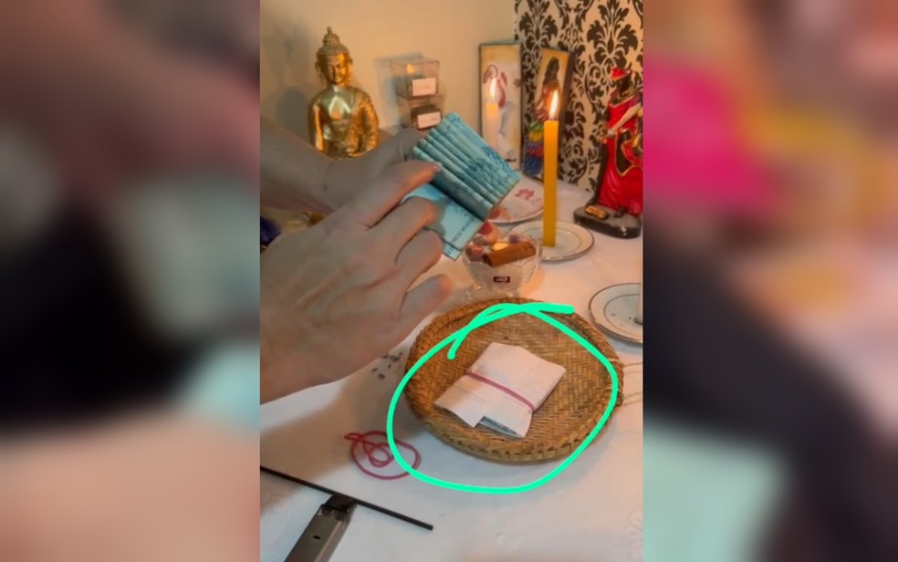 Casal diz que suposta cigana pediu dinheiro para ajudar casamento em crise e não devolveu, em Goiânia, Goiás — Foto: Reprodução/TV Anhanguera