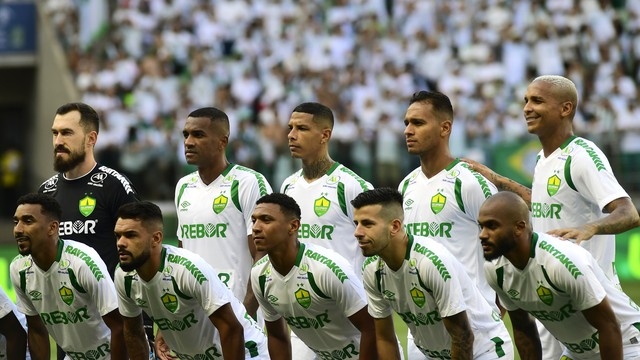 Time do Cuiabá antes do jogo contra o Palmeiras