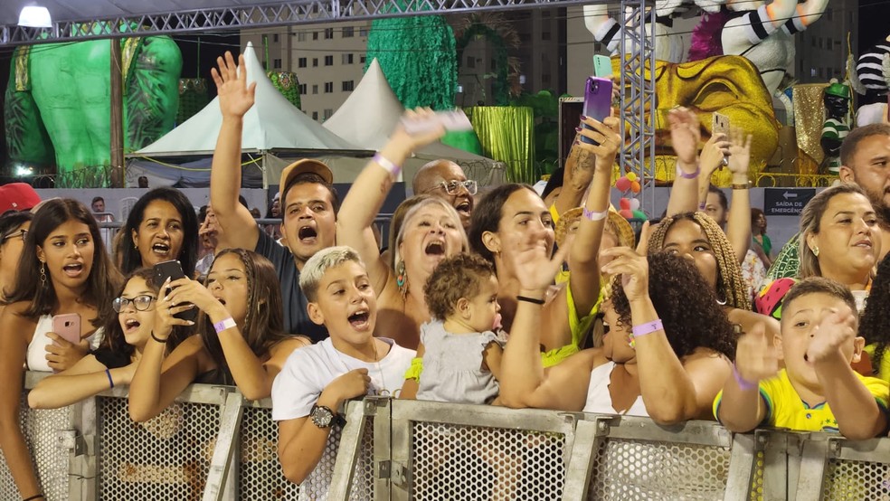 Escolas de samba do Grupo de Acesso abrem a primeira noite de desfiles do  carnaval santista | Carnaval 2023 em Santos | G1