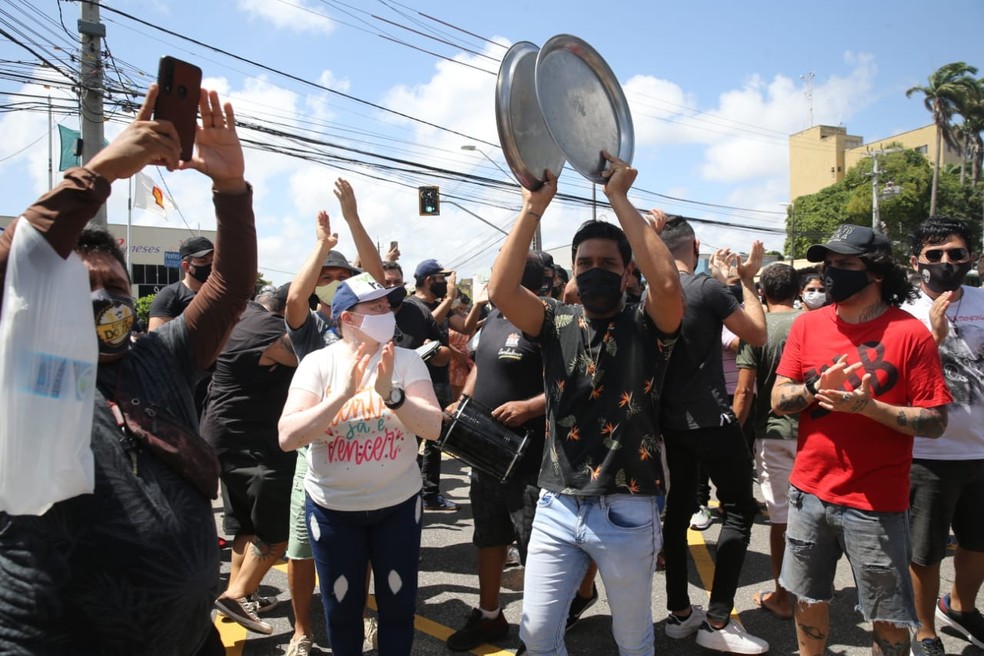 Manifestação contra decreto em Fortaleza ocupa trecho de avenida em frente à Assembleia Legislativa do Ceará — Foto: Isanelle Nascimento/SVM