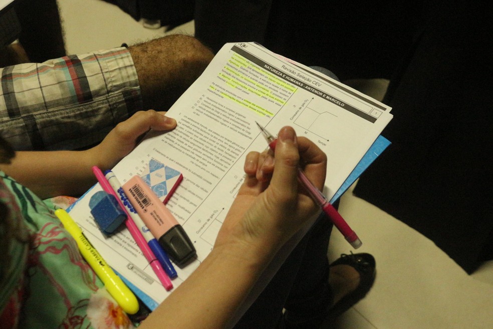 Alunos reclamam de incoformismo com as notas resultantes da primeira e da segunda aplicação do exame de 2016 (Foto: Roberto Araujo/G1)