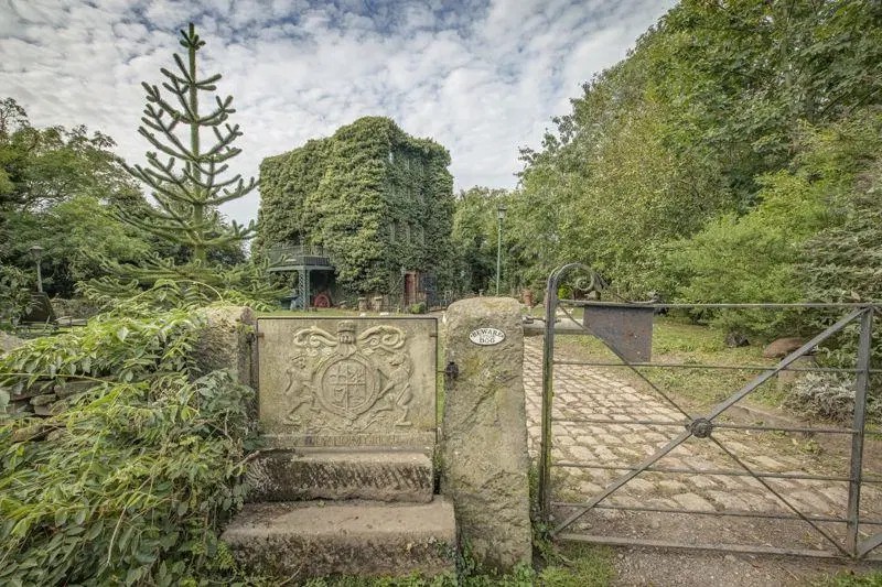 Luxuosa casa construída em terreno histórico da Segunda Guerra Mundial está à venda na Inglaterra (Foto: Reprodução/Hannells)