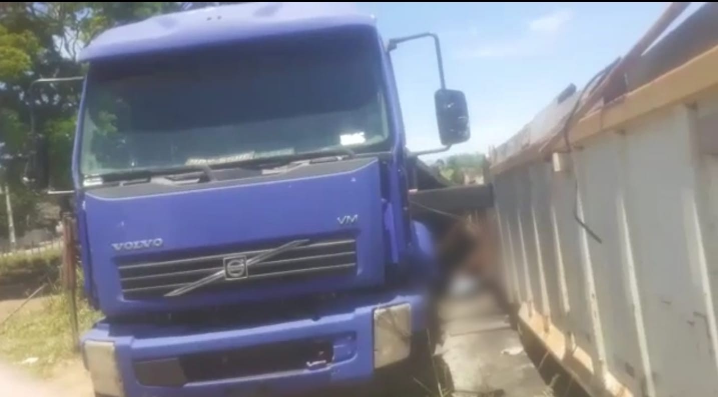 Homem morre prensado por caçamba de caminhão em ponto de reciclagem em Campos, no RJ