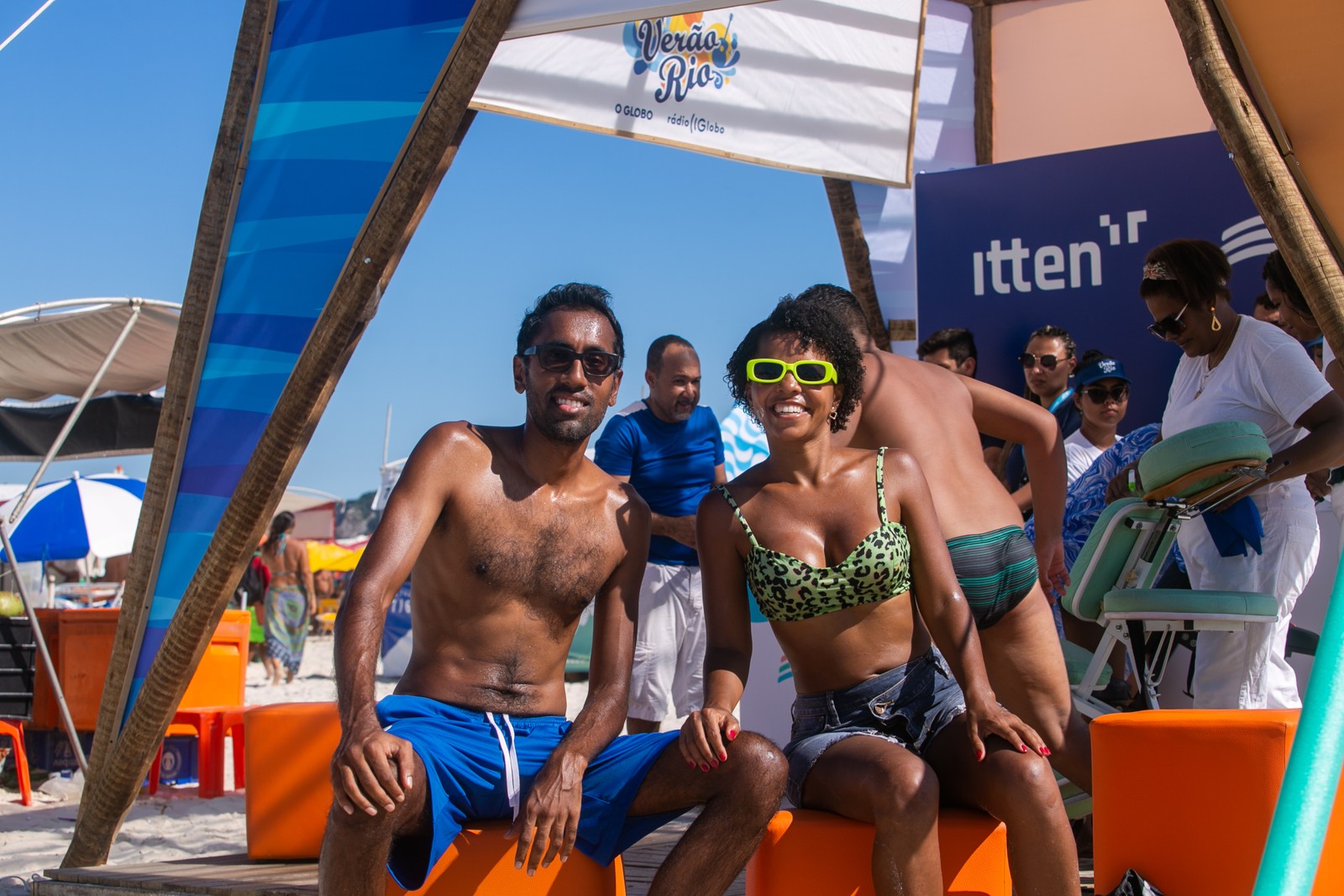 O casal Elisangela e Sudie Boppana escolheu usufruir da tarde de sábado na Barra  por causa do Verão Rio.