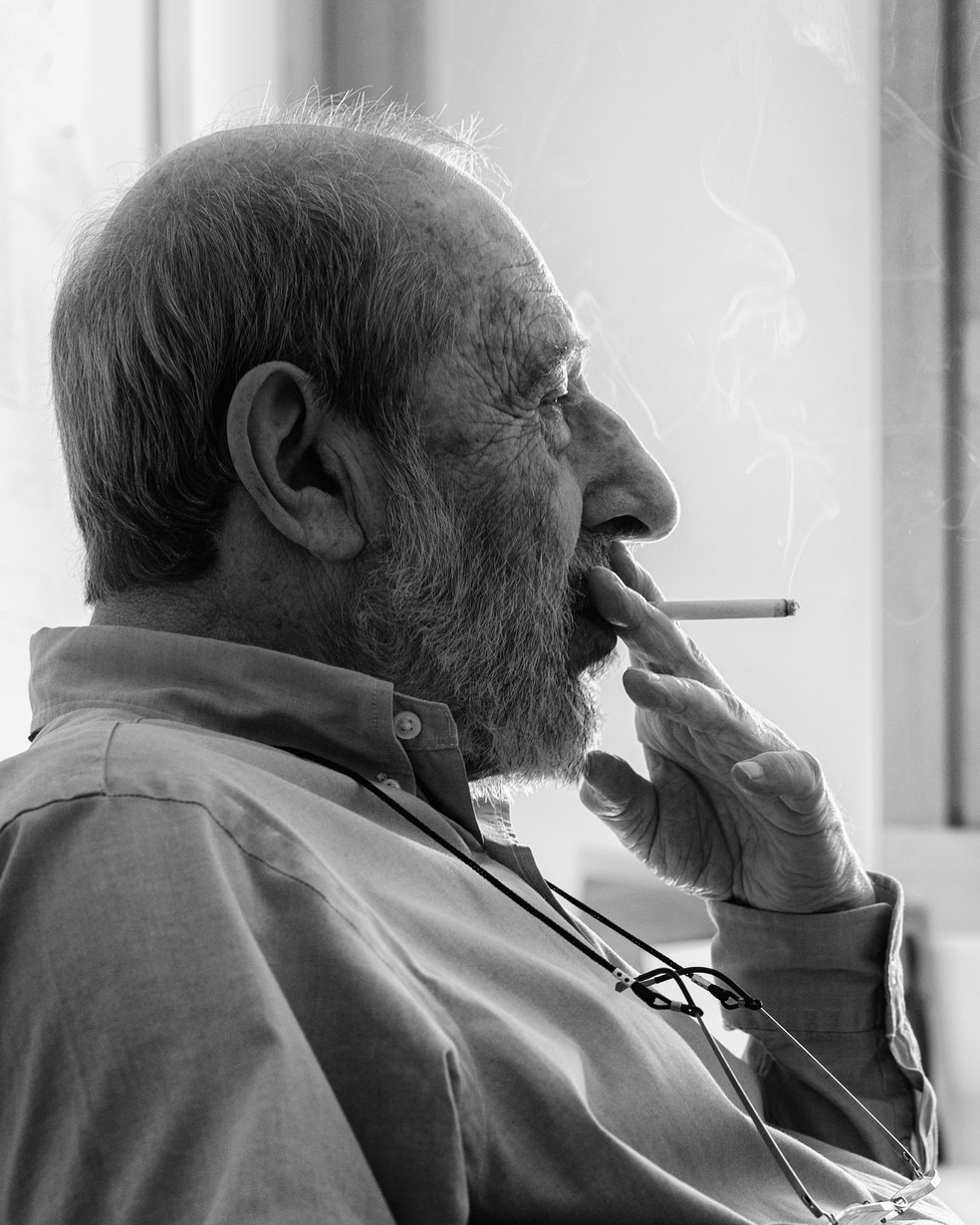 O arquiteto português Álvaro Siza discorre sobre sua obra e a relação com o Brasil, às vésperas de completar 90 anos — Foto: Manuel Sá