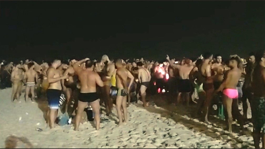 30/1/2021 - Aglomeração na Praia de Ipanema — Foto: Reprodução/TV Globo