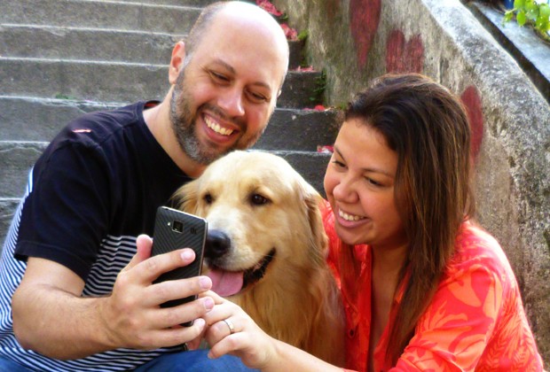 O casal Henrique Freitas e Carol Rezende, criadores do DogsApp (Foto: Divulgação)