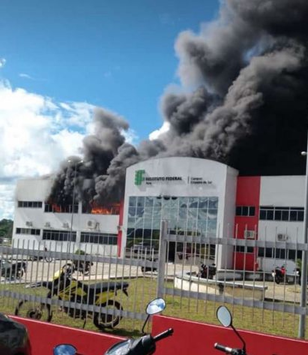 PrÃ©dio do Ifac pega fogo em Cruzeiro do Sul, interior do Acre â Foto: Marcos Santos