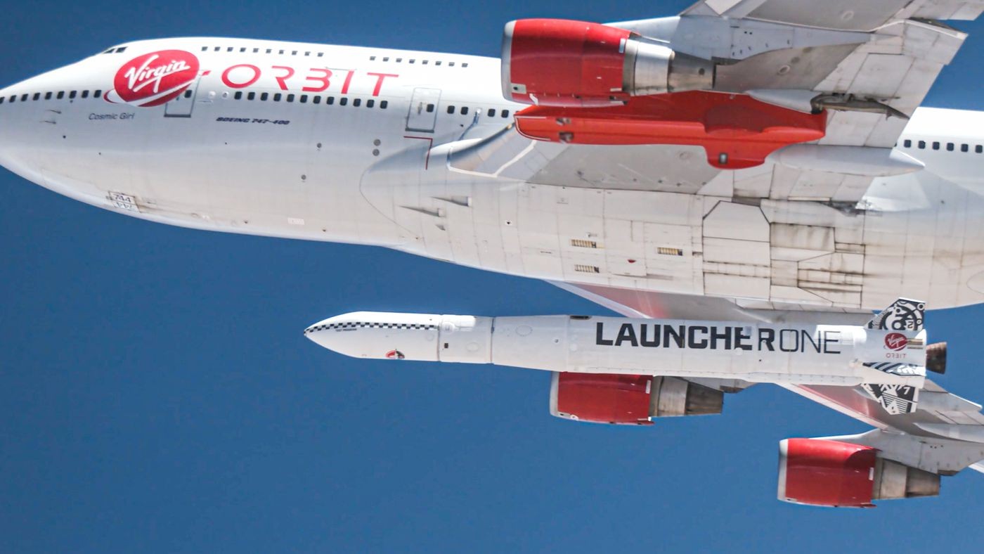 Virgin Orbit: avião "Cosmic Girl", um Boeing 747, lança o foguete LauncherOne