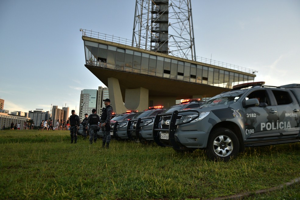 Polícia Militar atua no monitoramento dos blocos Baratona e Raparigueiros no DF (Foto: Andre Borges/Agência Brasília)
