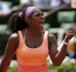 Serena Williams vence Sara Errani nas quartas em Roland Garros (Foto: Reuters)