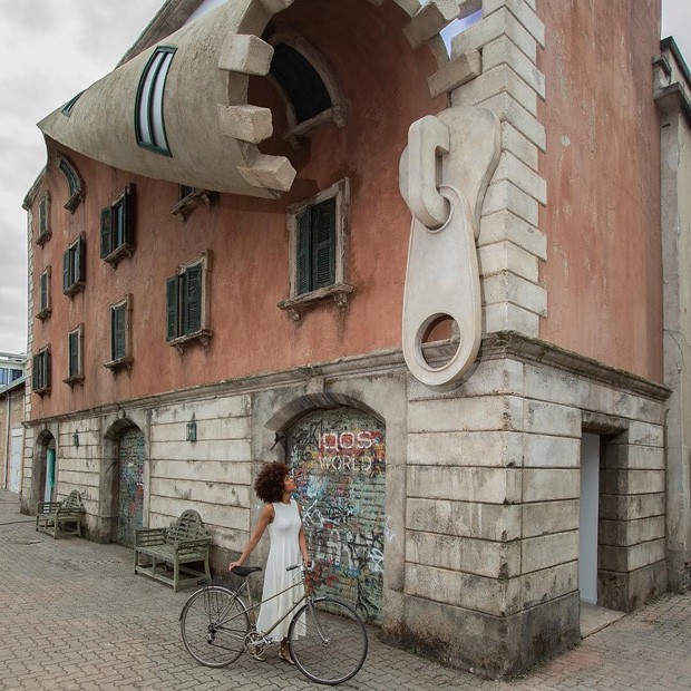 Em Milão, prédio tem fachada aberta com um zíper gigante  (Foto: Reprodução )