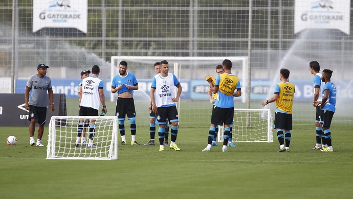 Grêmio aposta em trio campeão e base com experiência na Libertadores