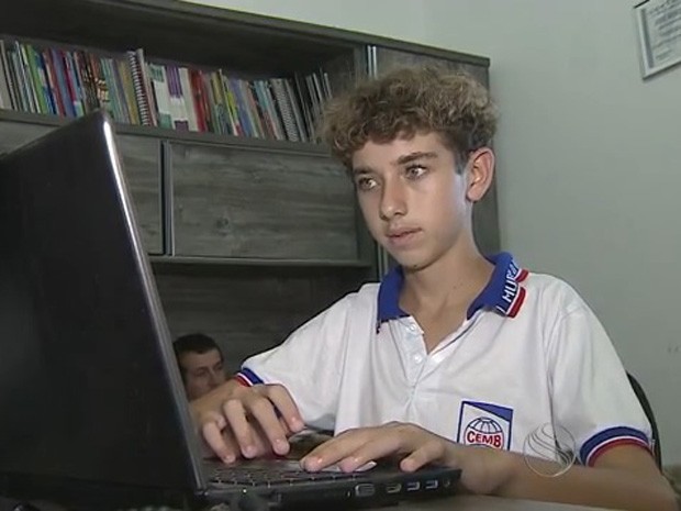 José Victor Teles, 14 anos, que vai cursar medicina na UFS (Foto: Reprodução/TV Sergipe)
