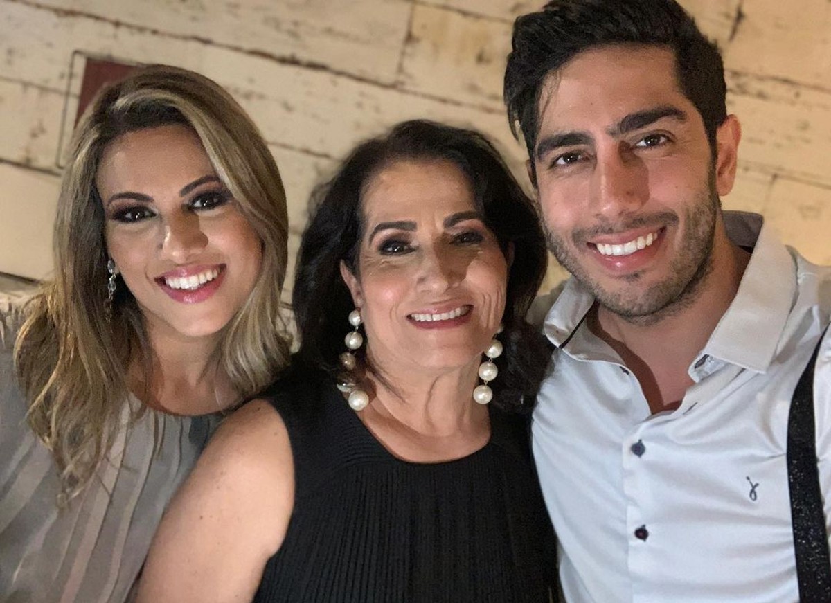 Jonathan Nemer com a mãe, Sara, e a irmã, Rebeca (Foto: Reprodução / Instagram)