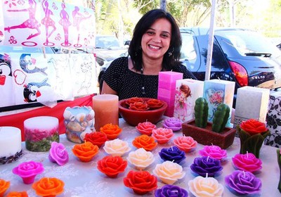Mara Rubia expõe produtos na Feira do Cerrado, em Goiânia (Foto: Fernando Leite / Agência Sebrae de Notícias)