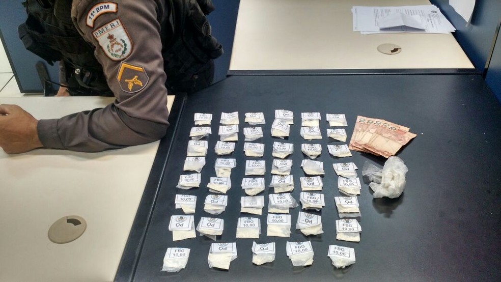 Drogas foram apreendidas dentro da casa do suspeito no bairro Olaria (Foto: Polícia Militar | Divulgação)