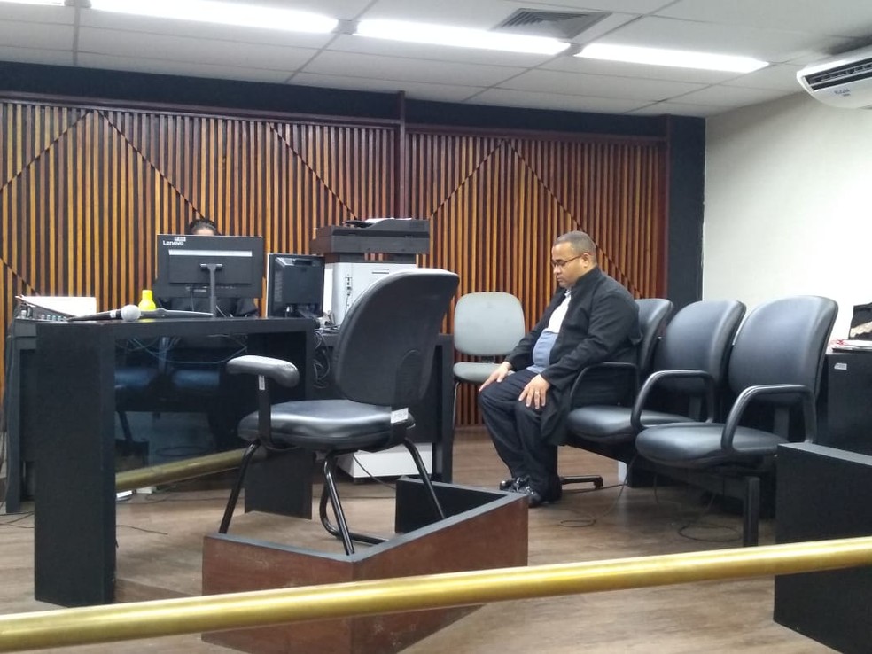 Adailton Ferreira, o "Dal", sendo julgado pelo assassinato do vereador de Anadia Luiz Ferreira — Foto: Carolina Sanches/ TV Gazeta