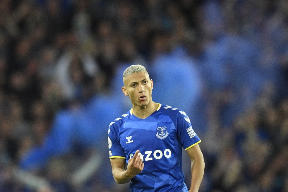 Richarlison espera jogar a Liga dos Campeões — Foto: OLI SCARFF / AFP